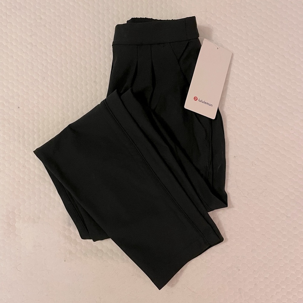 Lululemon Essential HR Trouser, Size 2, NWT